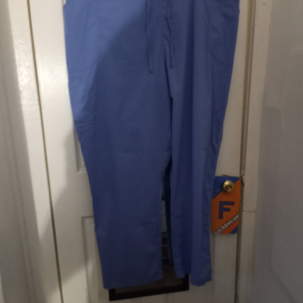Scrubs - Picture 3 of 3